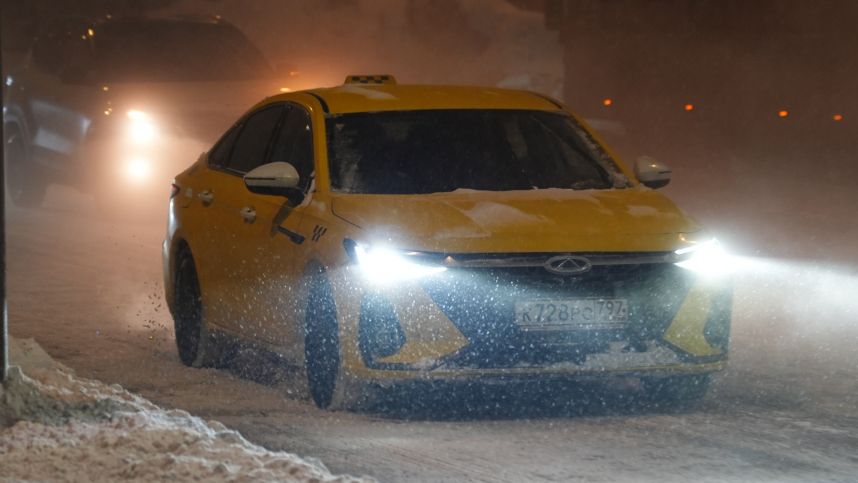 В России предложили запретить завышение цен на такси в непогоду