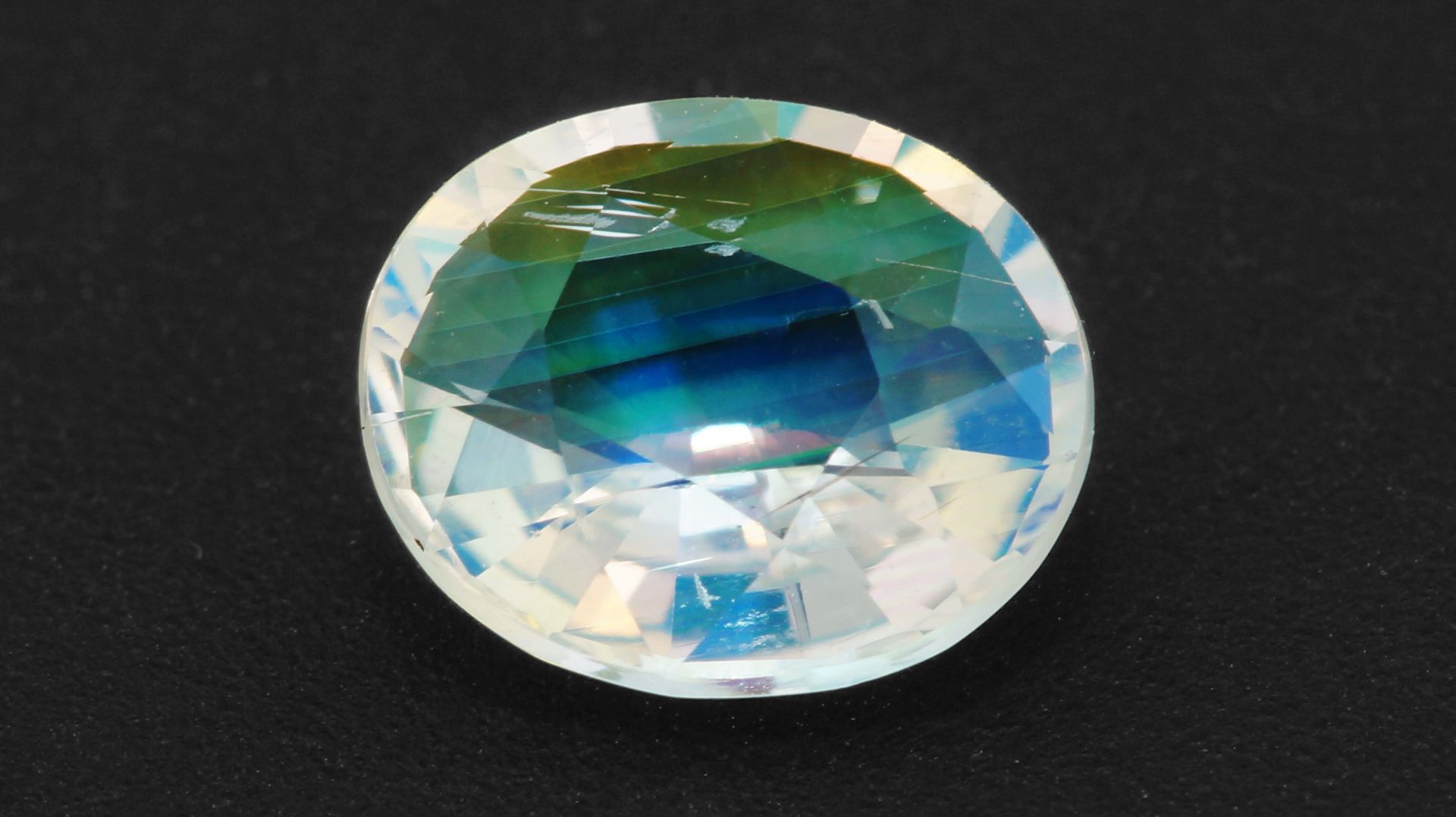 Радужный Лунный камень 1,50 карат смотреть онлайн