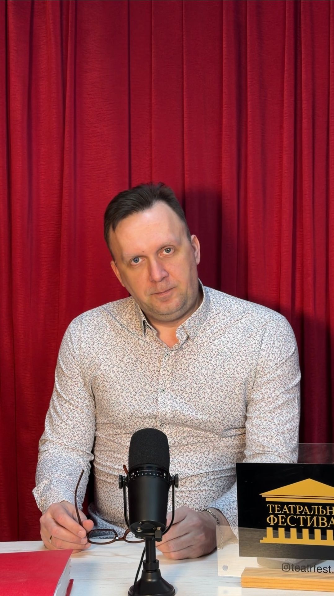 Уволили королеву из Диснейленда смотреть онлайн