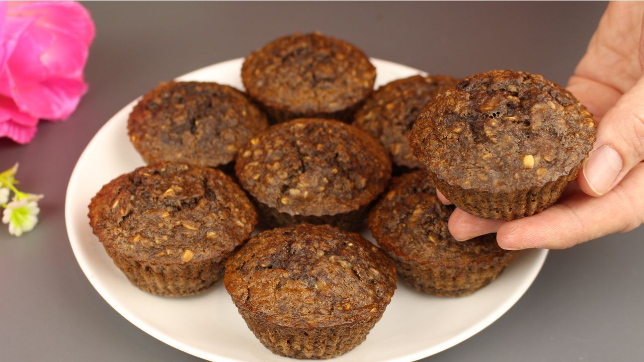 Полезный рецепт шоколадных кексов без муки и без сахара. смотреть онлайн