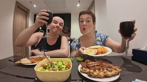 Мукбанг пойдём ПОЖРЁМ и поболтаем) Блогеры ХАЙПОЖЁРЫ и попрошайки, ИСТИНА! Семейный ужин в Таиланде