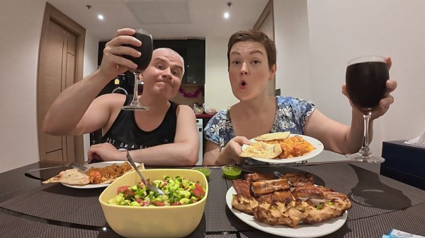 Мукбанг пойдём ПОЖРЁМ и поболтаем) Блогеры ХАЙПОЖЁРЫ и попрошайки, ИСТИНА! Семейный ужин в Таиланде