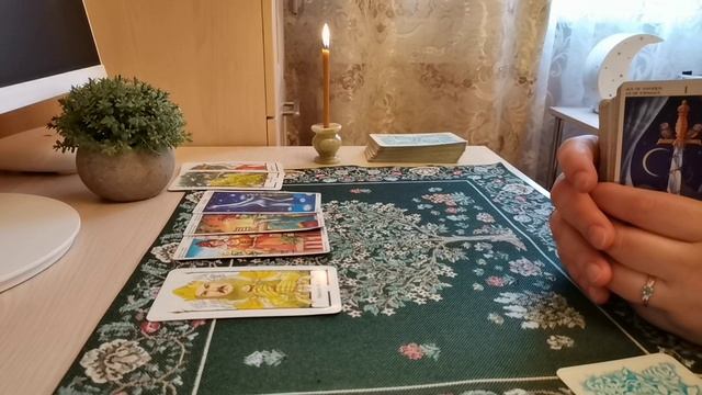 Что говорят о вас в ваше отсутствие? Какая вы?Онлайн гадание на Таро.