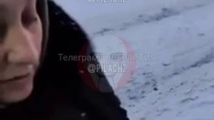 Цыганка подошла к сотруднику с предложением купить у неё ворованные духи
