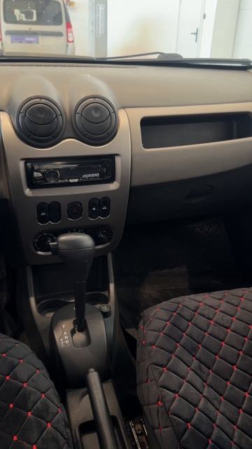 Renault Sandero '2013 смотреть онлайн