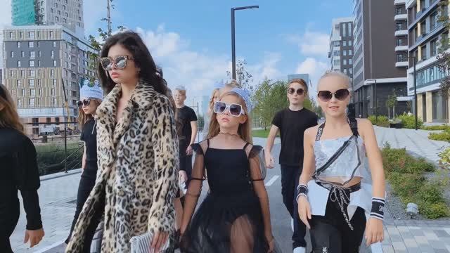 Kissing Strangers смотреть онлайн