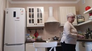 Собираюсь в бассейн,ем все подряд.А в аптеке все дорого.