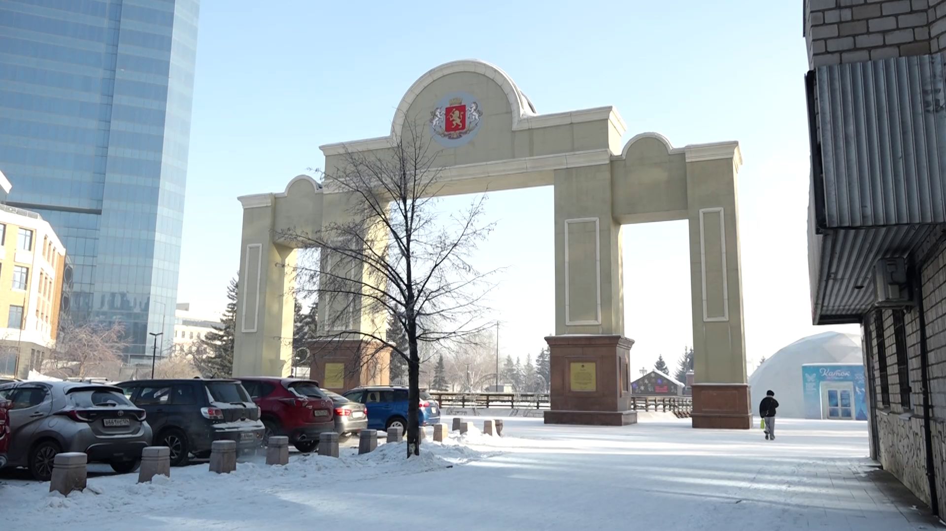 КРАСНОЯРСКУЮ АРКУ ПЕРЕДВИНУТ, ПАМЯТНИК КОМАНДОРУ РЯЗАНОВУ ПЕРЕНЕСУТ смотреть онлайн