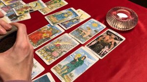 Какой мужчина скучает по вам? Гадание Таро