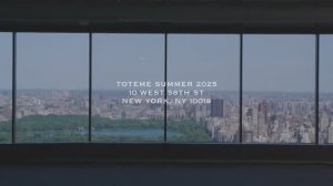 Показ женской коллекции Toteme весна-лето 2025