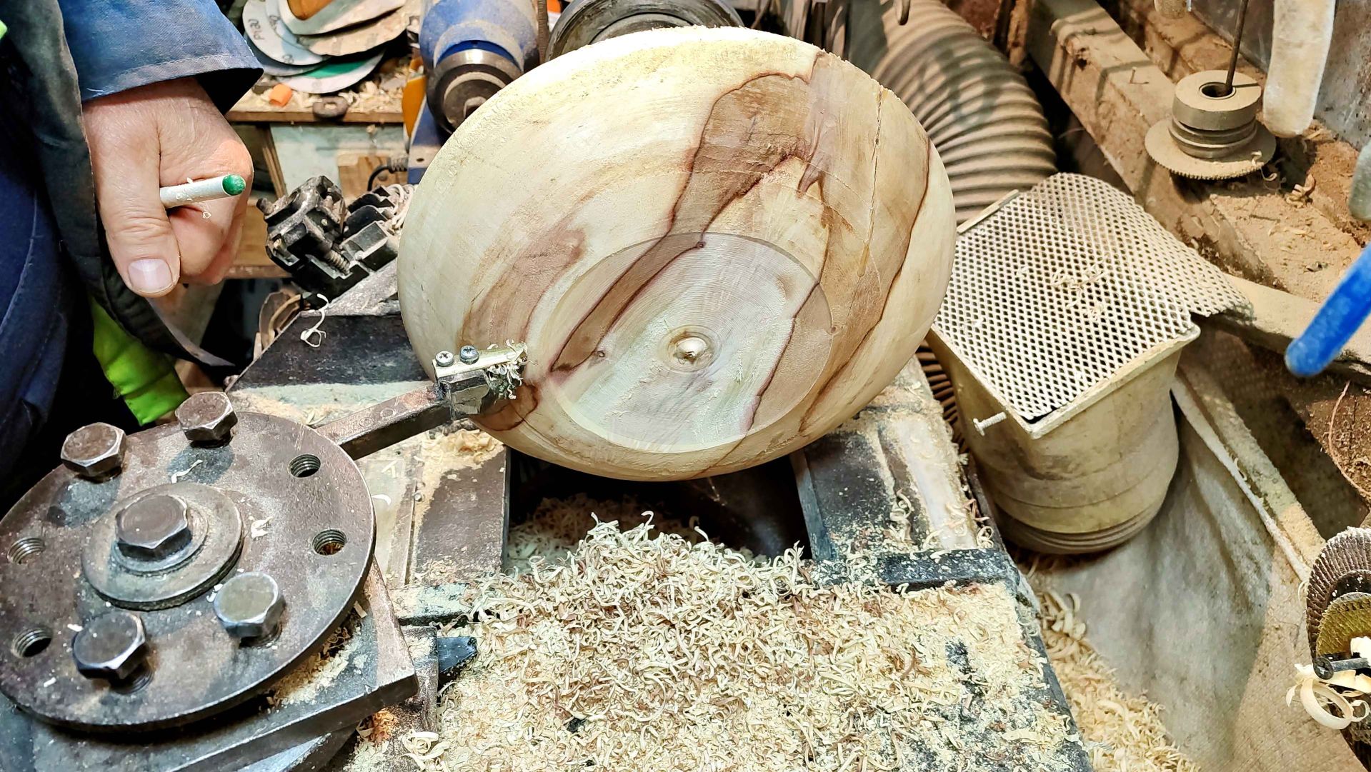 Безопасные приёмы точения тарелок из дерева. смотреть онлайн