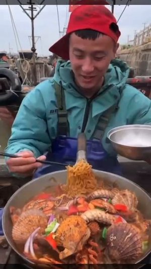 🔥🍲 Мукбанг и Mukbang : КАК ЕДЯТ РЫБАКИ? ⚓ Пробуем улов вместе с ними