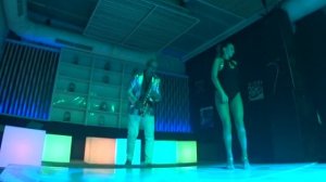 МИША НА САКСЕ И ОНА В КУПАЛЬНИКЕ... 👙