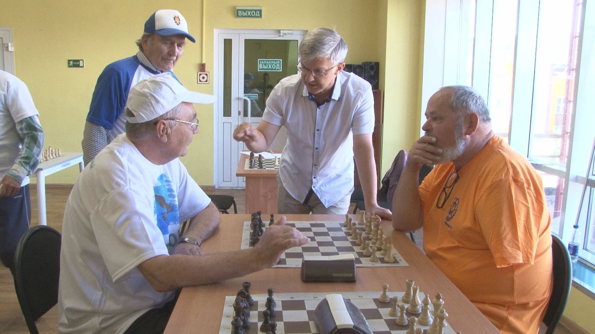 ЖИЗНЬ ТОЛЬКО НАЧИНАЕТСЯ! смотреть онлайн