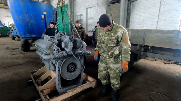 Наконец то дождались! Володе пришел двигатель.., будем устанавливать!