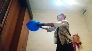 Лопание воздушных шаров ударами карате