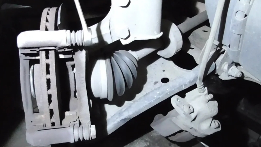 Замена передних тормозных колодок Renault Sandero