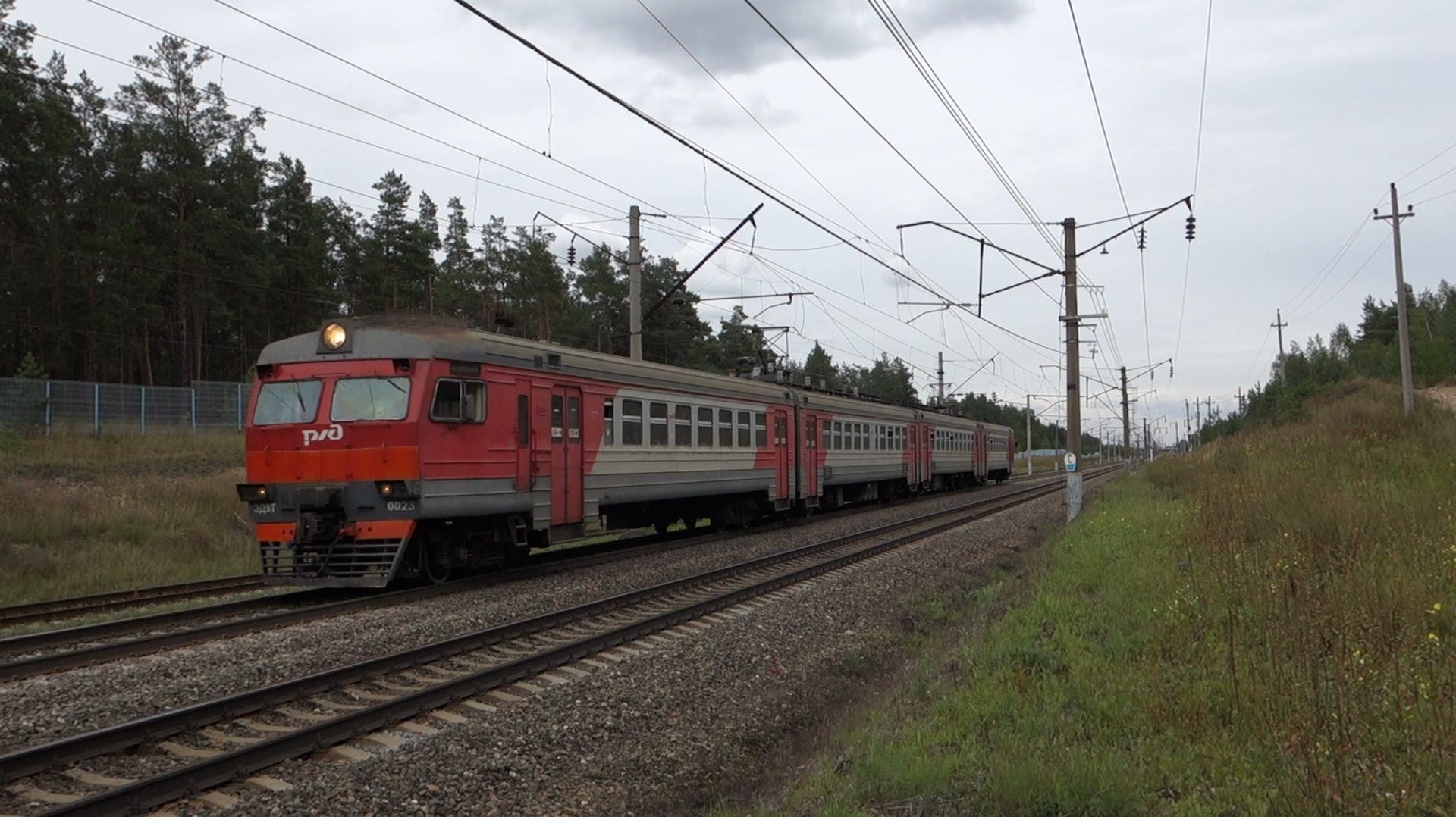 Электропоезд ЭД9Т-0023 Нижний Новгород - Гороховец на перегоне Джержинск - Жолнино