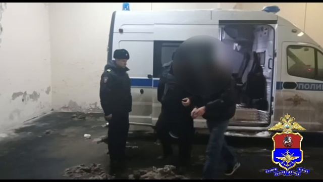 Задержаны подростки, которые с сигнальным оружием напали на человека на станции Ростокино в Москве смотреть онлайн