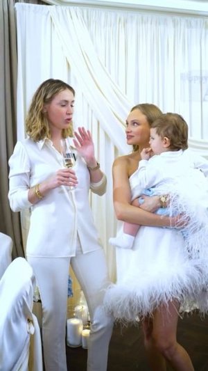 Копия Теоны: молодая жена Курбана Омарова впервые показала годовалого сына