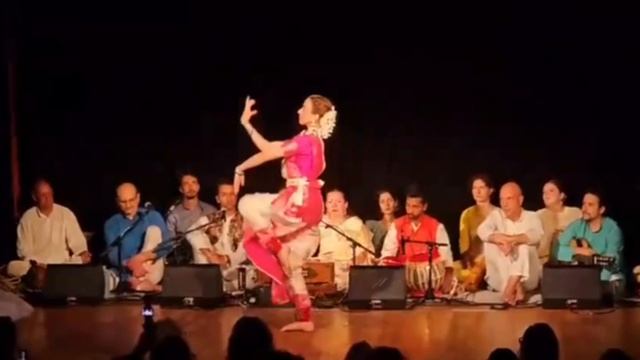 Танец «Шри Шива -Парвати» Мария Павлова из Новосибирска. Публичная Сахадж программа в Бразилии.