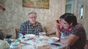 На Обед Пельмешки, муж приготовил соус. Вкусно кушаем за деревенским столом