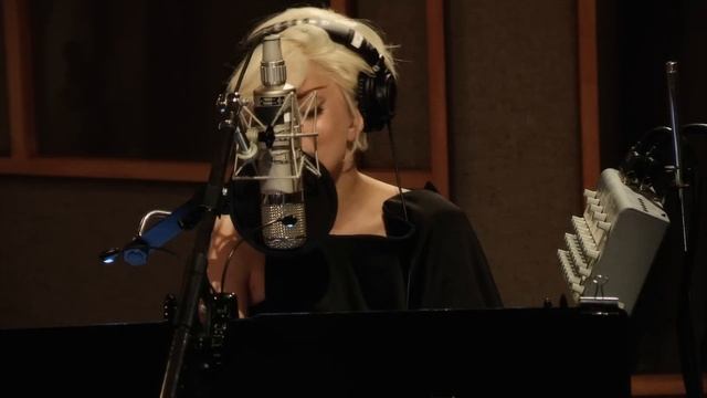 Tony Bennett, Lady Gaga - But Beautiful (Studio Video) смотреть онлайн