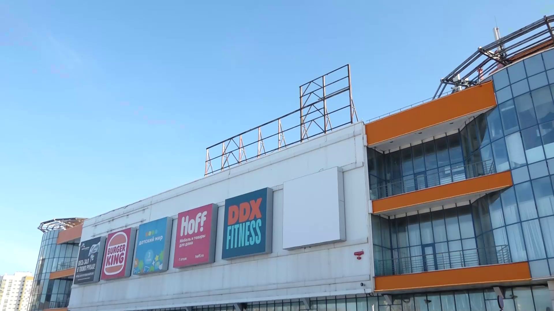 В КРАСНОЯРСКЕ С «ИЮНЯ» СНЯЛИ ВЫВЕСКУ смотреть онлайн