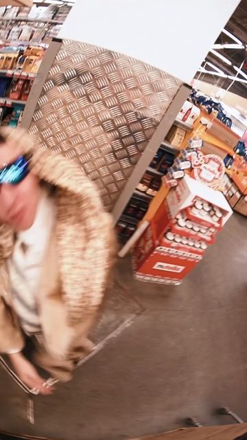 МАМА НОВОСИБИРСКОГО РЭПЕРА ТИКСА СНЯЛАСЬ В ЕГО КЛИПЕ СО СЛЕНГОМ ГАНВЕСТА ПЭПЭ ШНЕЙНЕ ФА ВТФАА