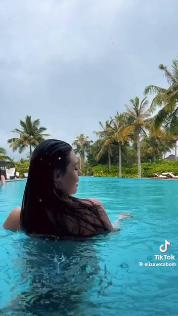 какая девушка смотреть онлайн