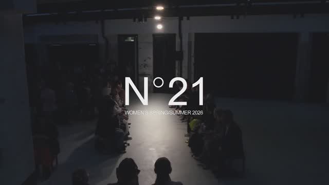 Показ женской коллекции Numéro Ventuno весна-лето 2026 смотреть онлайн