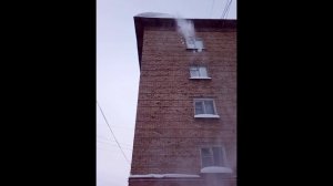 Чистка крыши Вид снизу Roof cleaning view from below