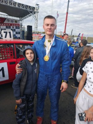 играю в игры и отвечаю на вопросы