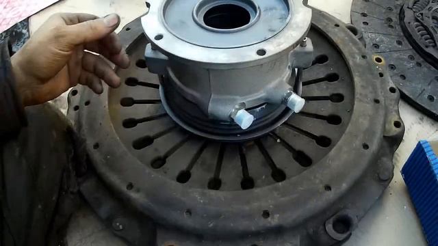 Скания. Как снять выжимной подшипник_ Как установить отжимной подшипник_ смотреть онлайн