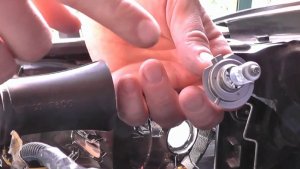 Замена лампы ближнего света на FIAT Albea
