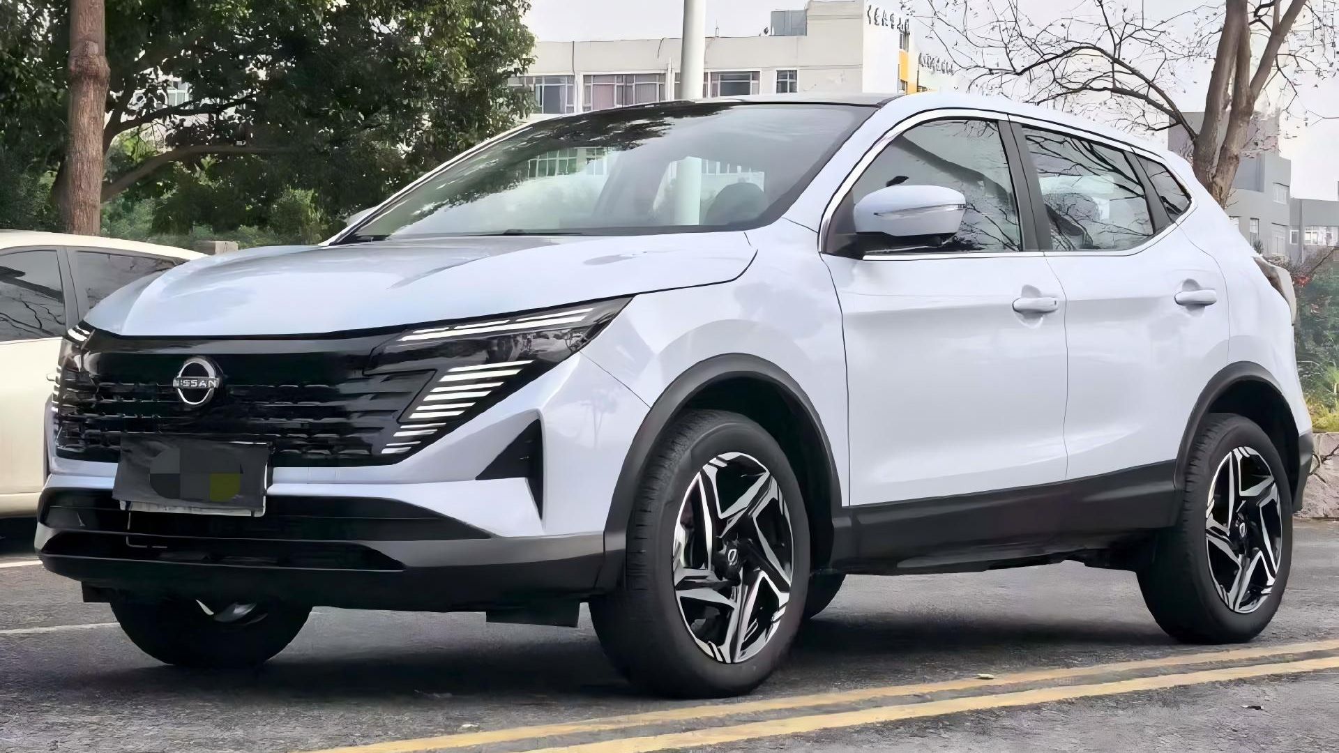 Nissan Qashqai 2.0L CVT смотреть онлайн