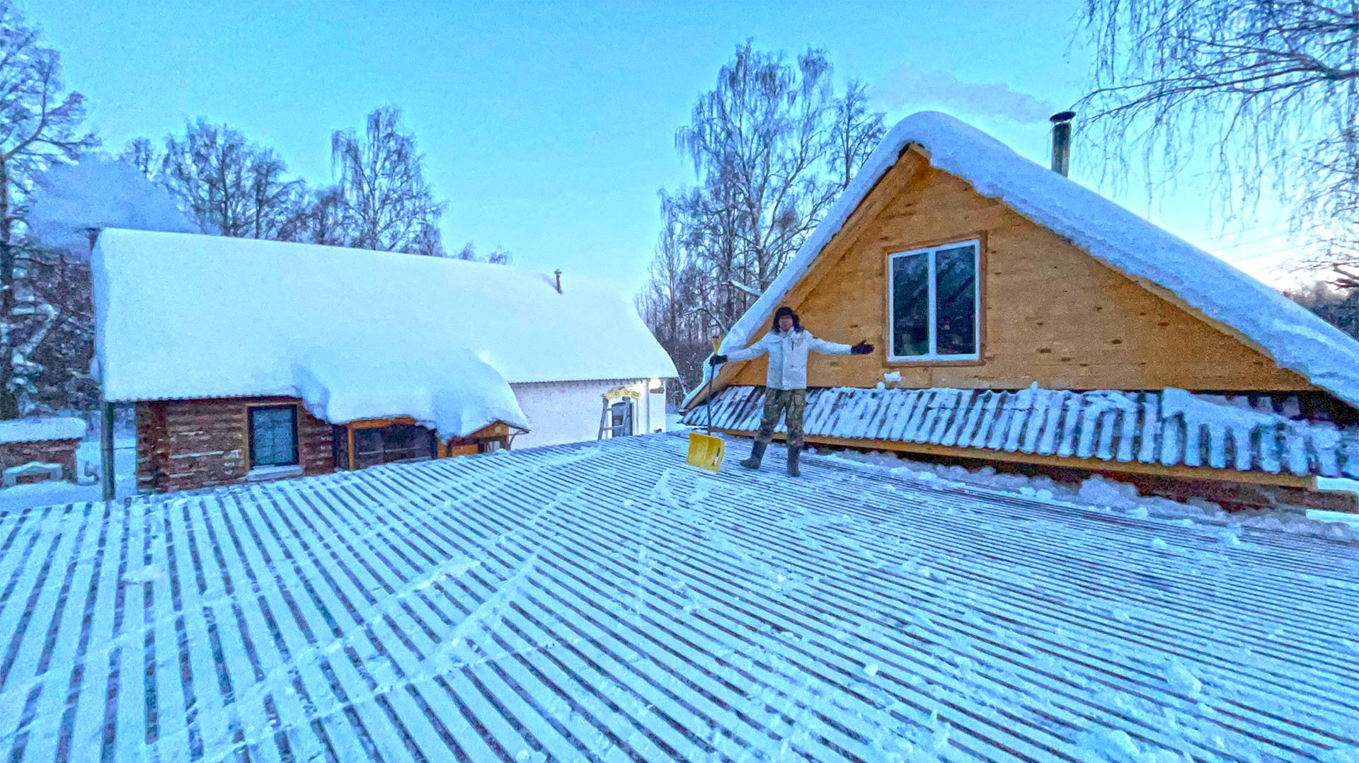 Тяготы и радости жизни в деревне. Тяжёлая борьба со снегом. Автоматизация творчества в мастерской смотреть онлайн