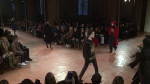 Показ женской коллекции Alberta Ferretti осень-зима 2017-2018