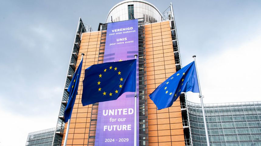 Под прицелом: ЕК с помощью соцсетей тайно вмешивалась в выборы в 6 странах