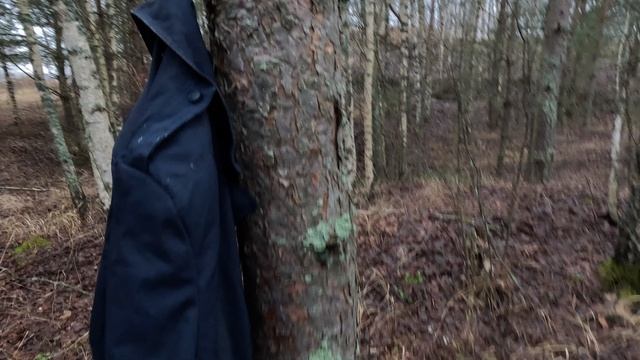 Куртка и табурет в лесу смотреть онлайн