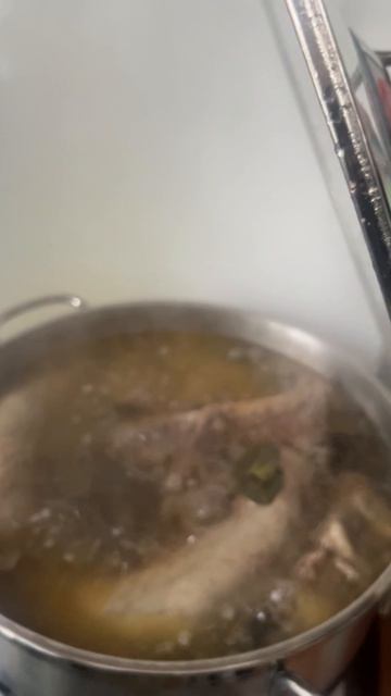 Жена из командировки в Алматы🇰🇿 привезла бешбармак 🍖 и азу 😋 пришлось купить большую кастрюлю 🍲 смотреть онлайн