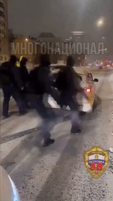 В Москве трудолюбивый таксист прислал фото своего члена инспектору ДПС и вот, что из этого вышло смотреть онлайн