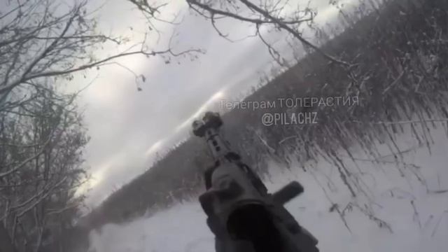 🇷🇺🪖💥Наш боец сносит ВСУшный дрон не далеко от своей позиции… смотреть онлайн