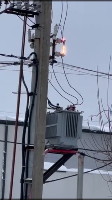 🇺🇦⚡️В Киевской области после блэкаута энергосистема не выдерживает и в некоторых местах горят…🔽🔽 смотреть онлайн