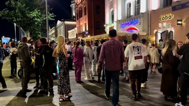 Ночь в Москве выходного дня 🌃 Прогулка по мегаполису без сна 🚶♂️✨ смотреть онлайн