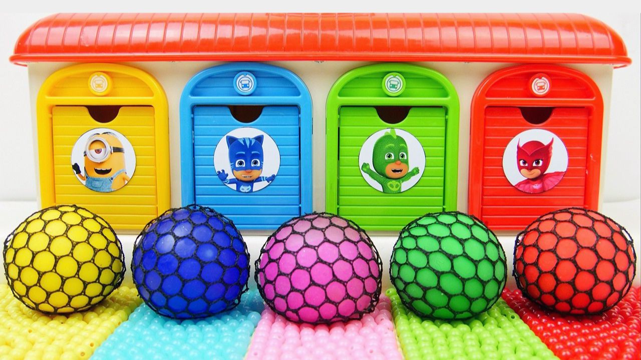 Яркие Мультики для детей и малышей. Мягкие антистрессики и игрушки у гаража. Мультики залипалки смотреть онлайн