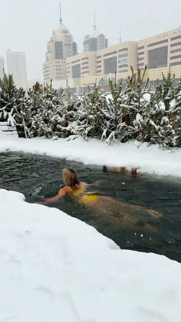 Купание зимой смотреть онлайн