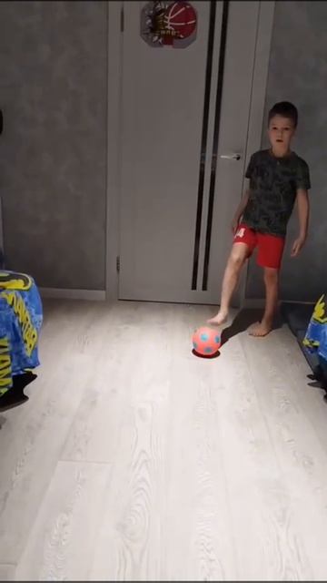 Домашний футбол. #футбол#двойняшкирулят#dva_nik#хочумогу#кайфуем#люблюфутбол