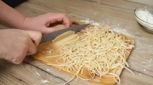 Пошаговый рецепт приготовления домашней лапши вкусная сохраняет форму не раскисает