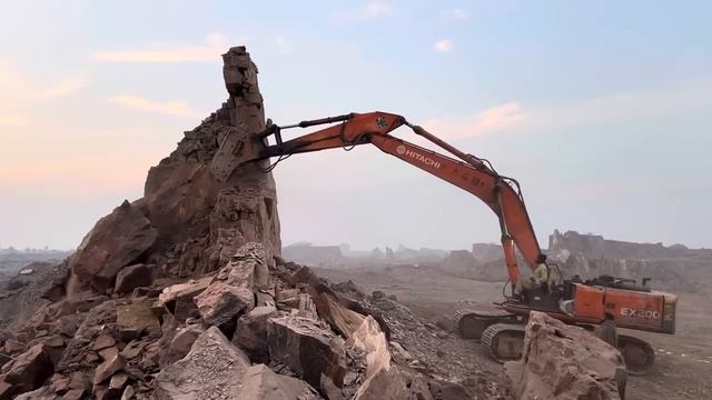 Excavator Breaking Mountain Rocks – Extreme Heavy Equipment Power смотреть онлайн